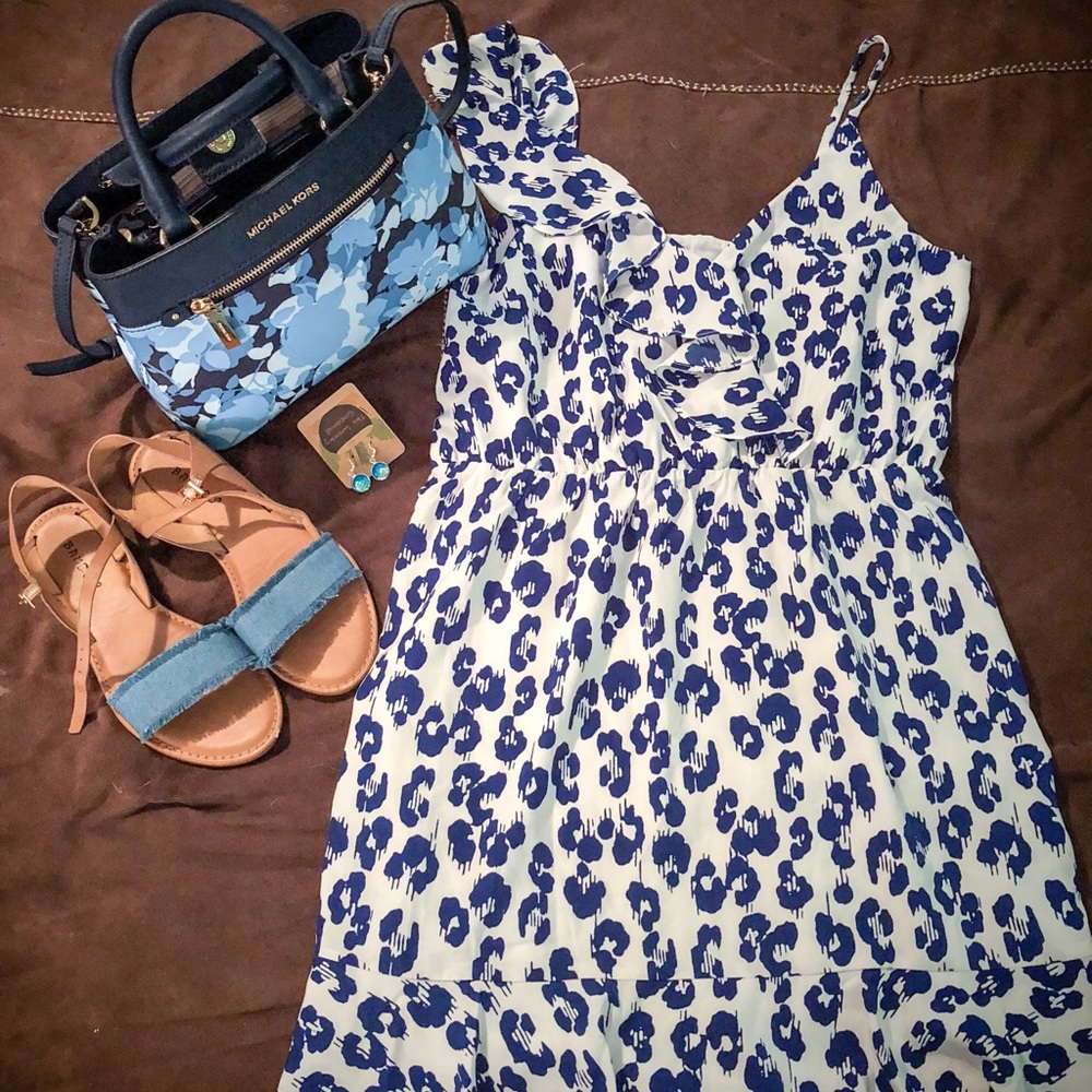 Women’s V-neck, Sleeveless Mini Dress